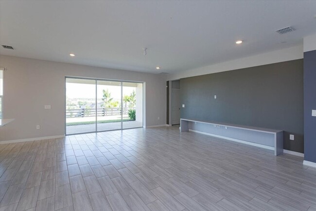 Building Photo - Beautiful 4bdr 3.5ba Home In Highland Ranc...