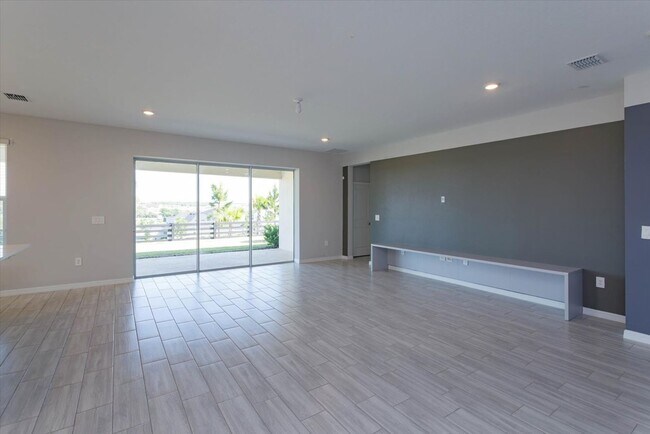 Foto del edificio - Beautiful 4bdr 3.5ba Home In Highland Ranc...
