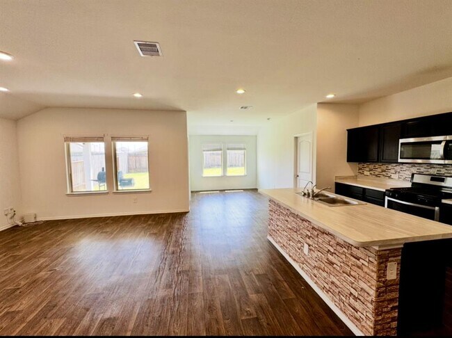 Foto del edificio - 5238 Bay Mdws Ln