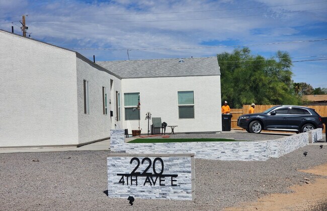Foto del edificio - 220 4th Ave E