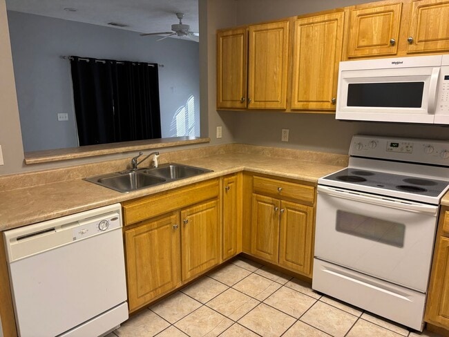 Building Photo - Coastal Duplex for Rent – Less Than One Mile from Ocean Isle Beach