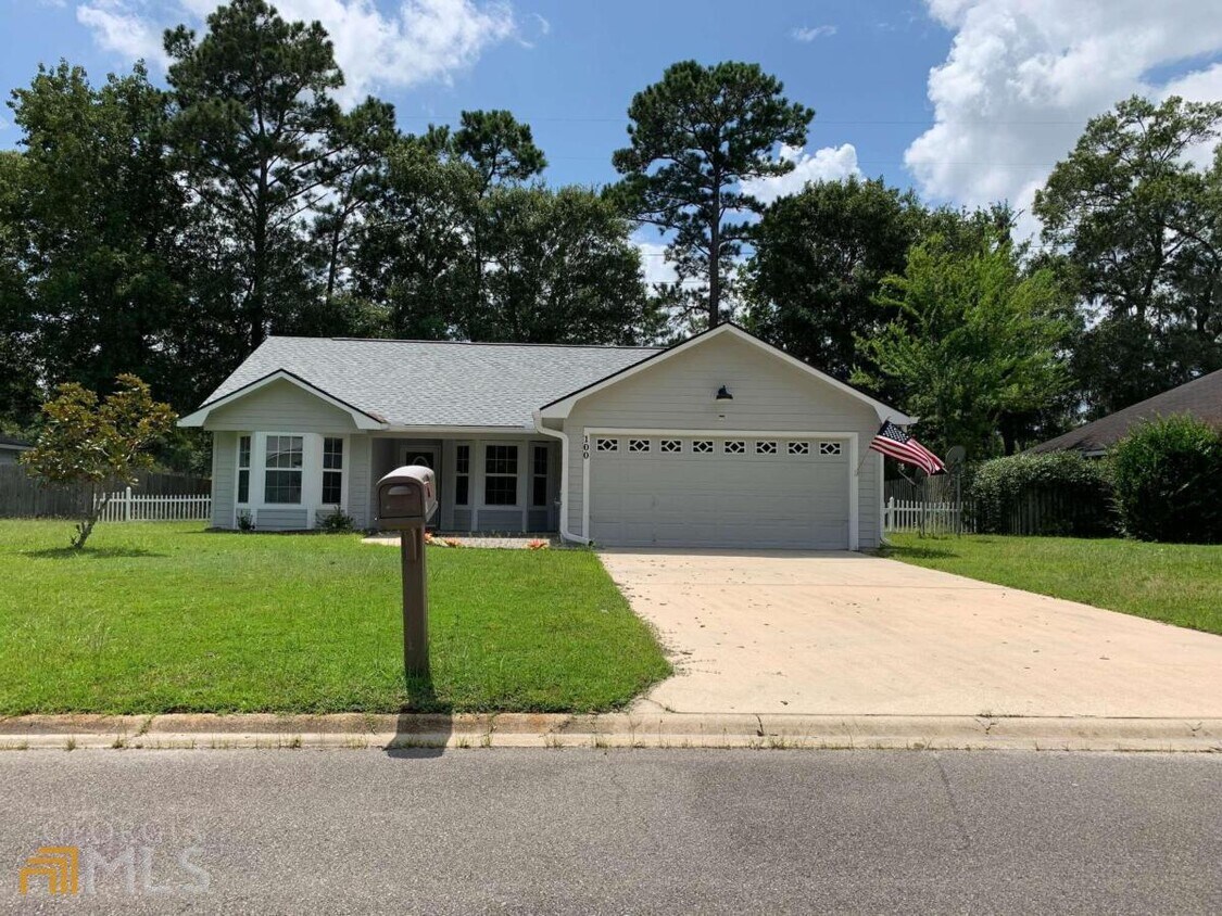 100 Honeysuckle Rd, Kingsland, GA 31548 House for Rent in Kingsland