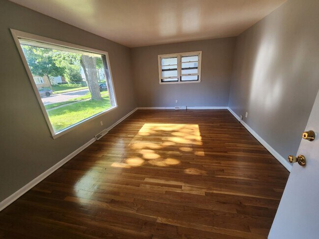 Foto del edificio - 5812-5814 N 93rd St