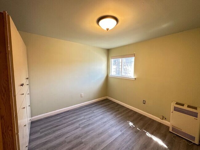Building Photo - Charming Cottage for Rent in West Oakland!