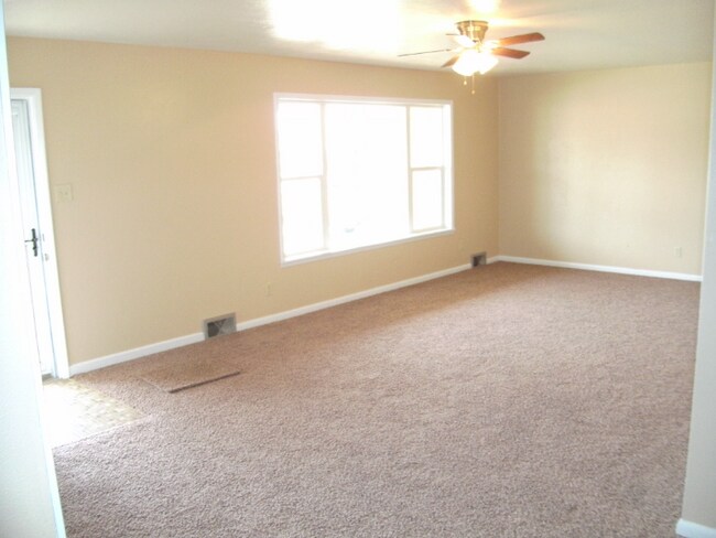 Foto del edificio - 2300 N Thornton St