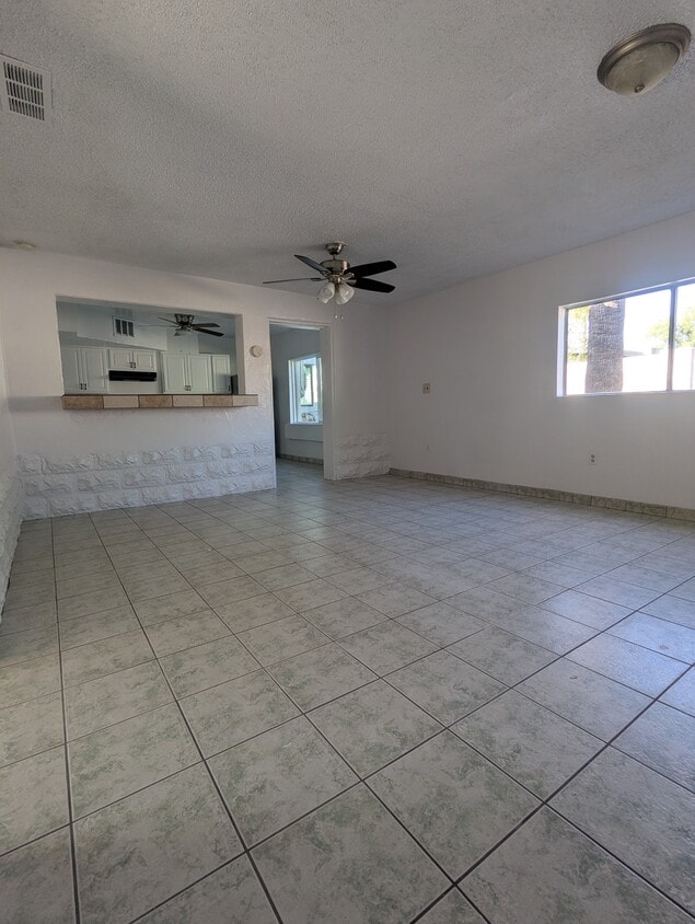 Living room - 2201 N 22nd St