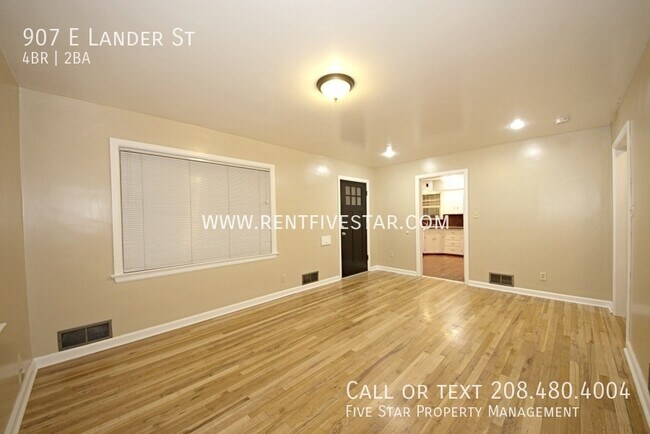 Building Photo - 907 E Lander St