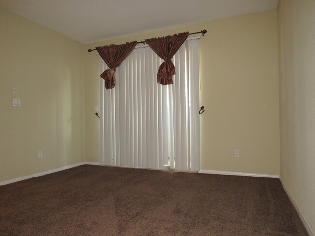Building Photo - COZY 1 BEDROOM CONDO