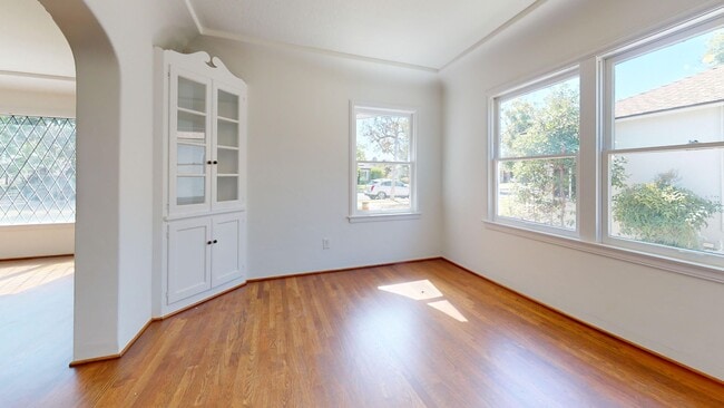 Building Photo - 1481 N Adoline Ave