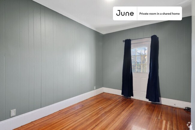 Building Photo - Private bedroom in 7 bed/2 bath Home