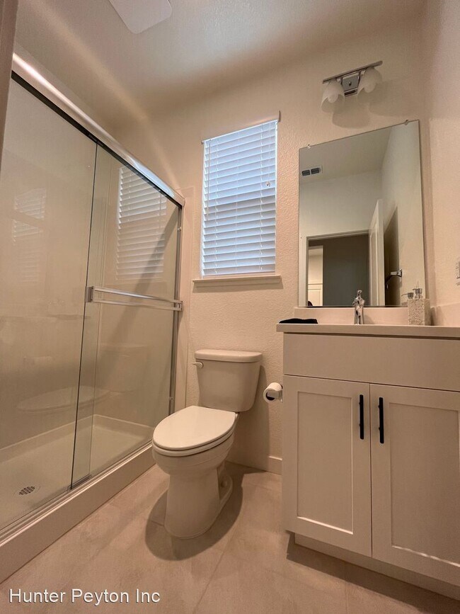 Building Photo - 4 br, 3.5 bath House - 16496 Hilgard Dr.