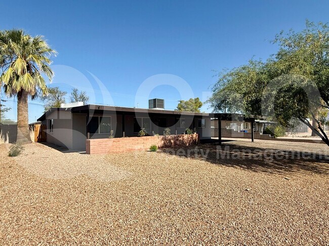 Foto del edificio - 518 S Mann Ave