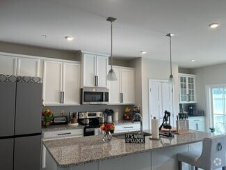 Building Photo - 272 Sugar Maple Square