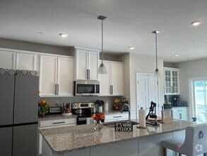 Building Photo - 272 Sugar Maple Square