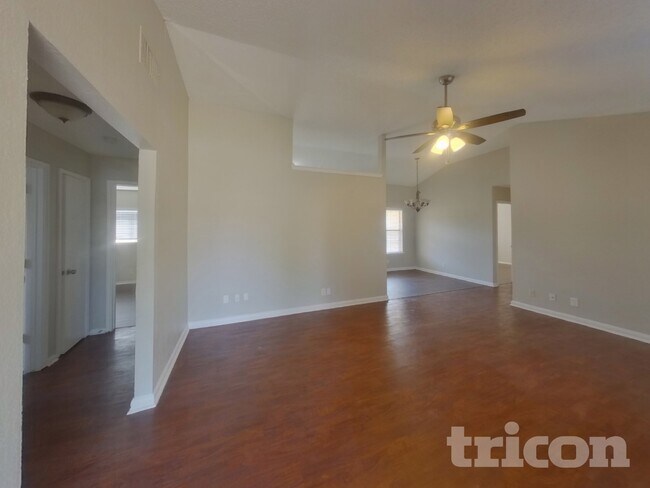 Foto del edificio - 6401 Freedom Ct