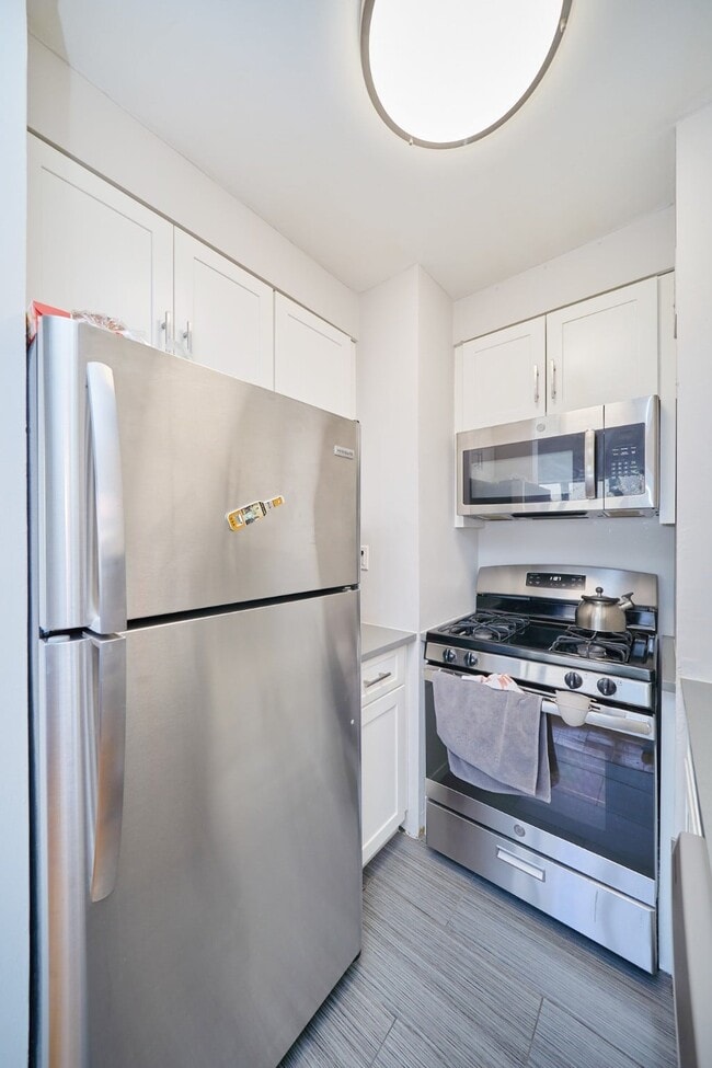 Building Photo - JUST LISTED HUGE STUDIO W/ PRIVATE BALCONY IN HELL’S KITCHEN