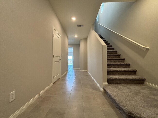 Building Photo - 403 Winter Dove Ave