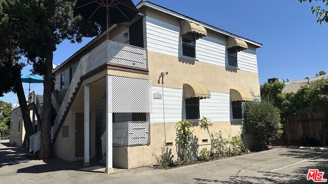 Foto del edificio - 11225 Emelita St