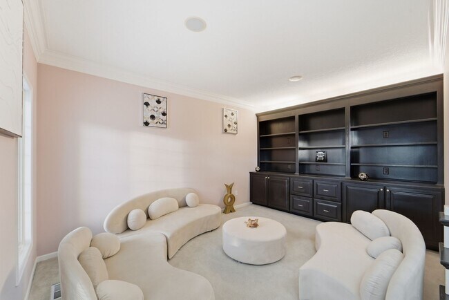 Foto del edificio - TIMELESS COMFORT!! 4 Bedroom, 4 Bathroom Home in Urbandale!
