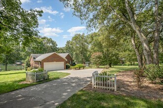 Building Photo - 7815 Lucy Ln