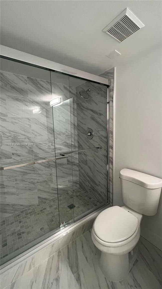 Foto del edificio - 3300 NE 192 St