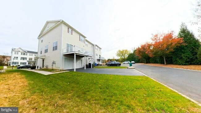 Foto del edificio - 33 Mountie Ln