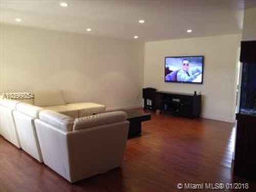 Building Photo - 10194 SW 137th Ct