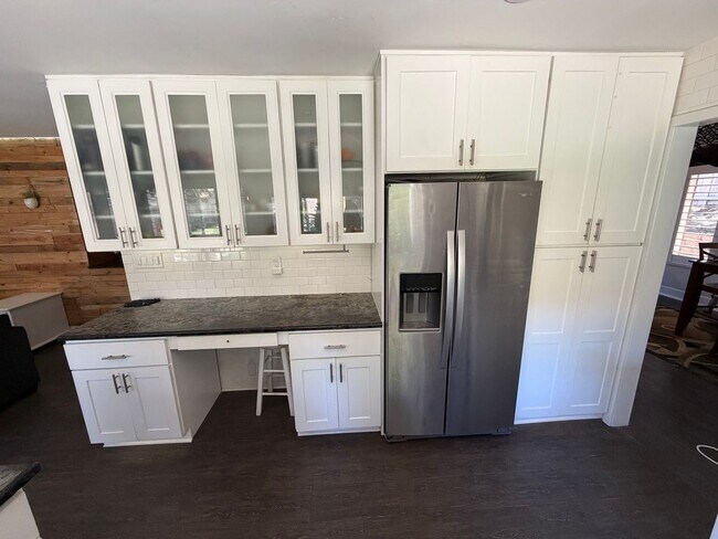 Building Photo - Beautiful 3 bed / 2.5 bath / 2021 sqft Single Family Home in Oceanside with Massive Backyard- Ava...
