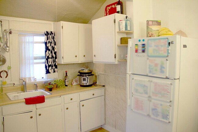 Building Photo - 205 N Sherwood 1