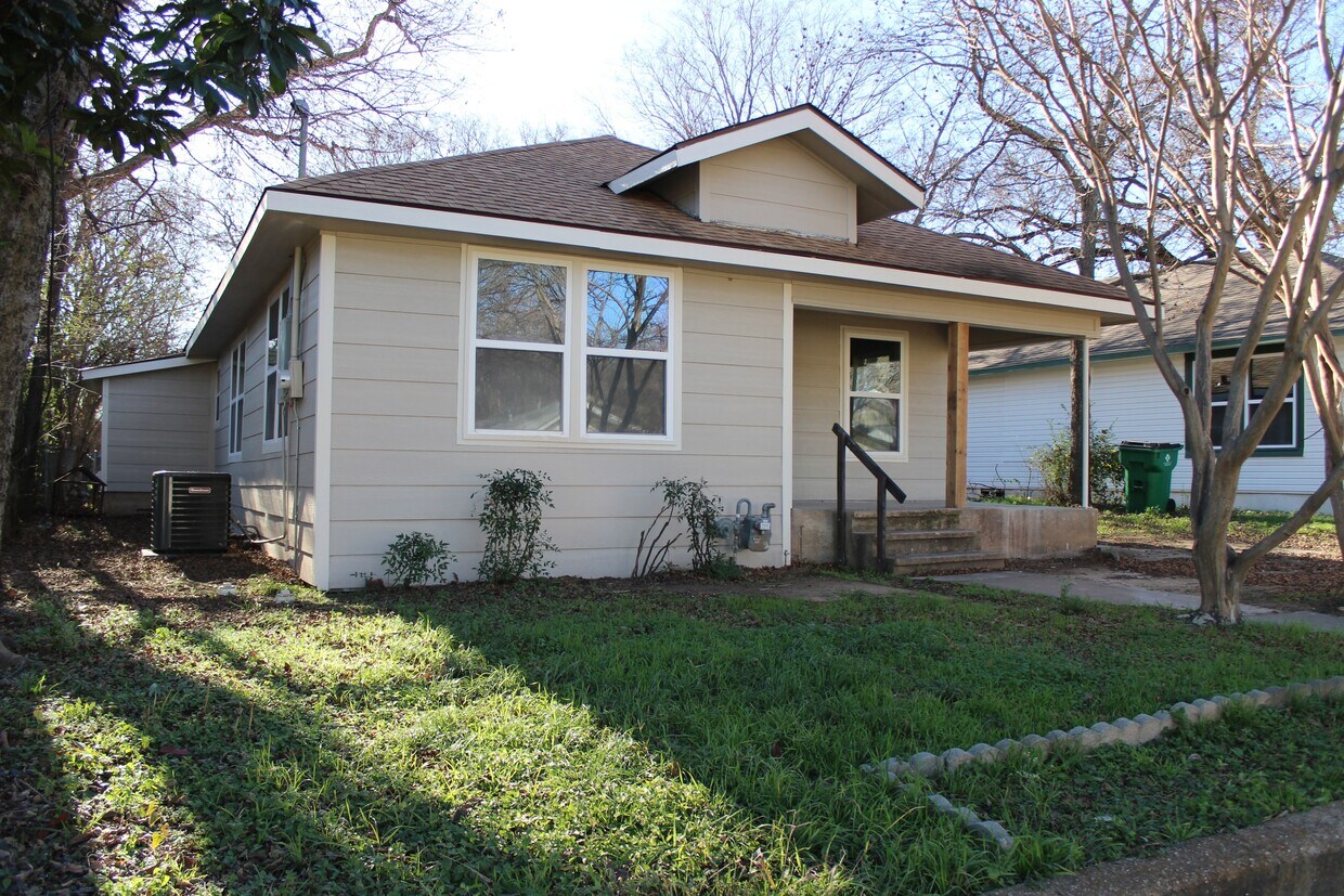 Primary Photo - 1038 Green St