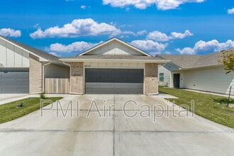 Building Photo - 4315 N Sandplum St