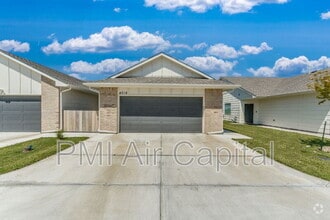 Building Photo - 4315 N Sandplum St