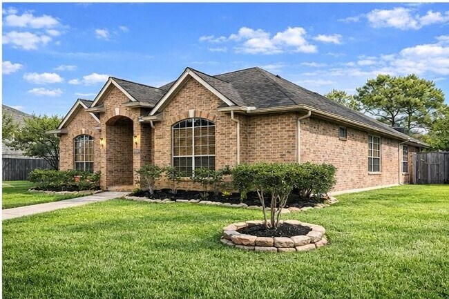 Foto del edificio - 16807 Laguna Springs Dr