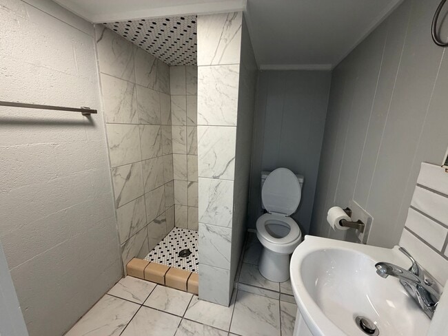 Building Photo - Newly remodeled 2 bedroom