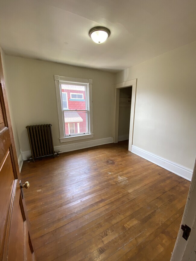 Dormitorio 3 - 232 Hewitt W Ave