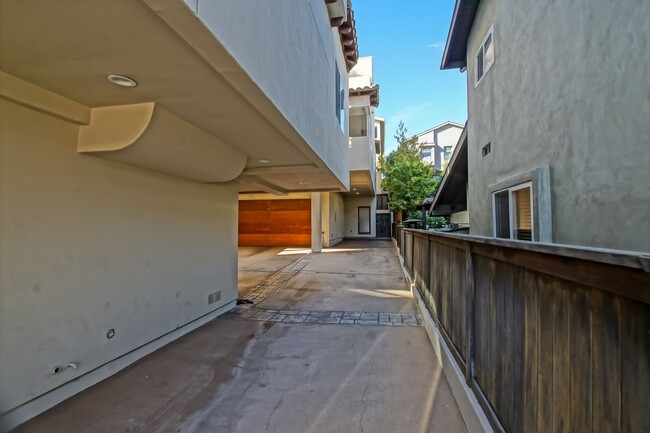 Building Photo - MODERN, SPACIOUS & BRIGHT, 3BR2.5BA DETACH...