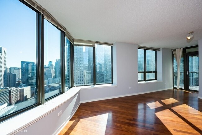 Foto del edificio - 400 N LaSalle Dr