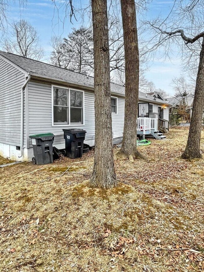 Building Photo - Lovely 3-Bed Home in Gated Community with ...