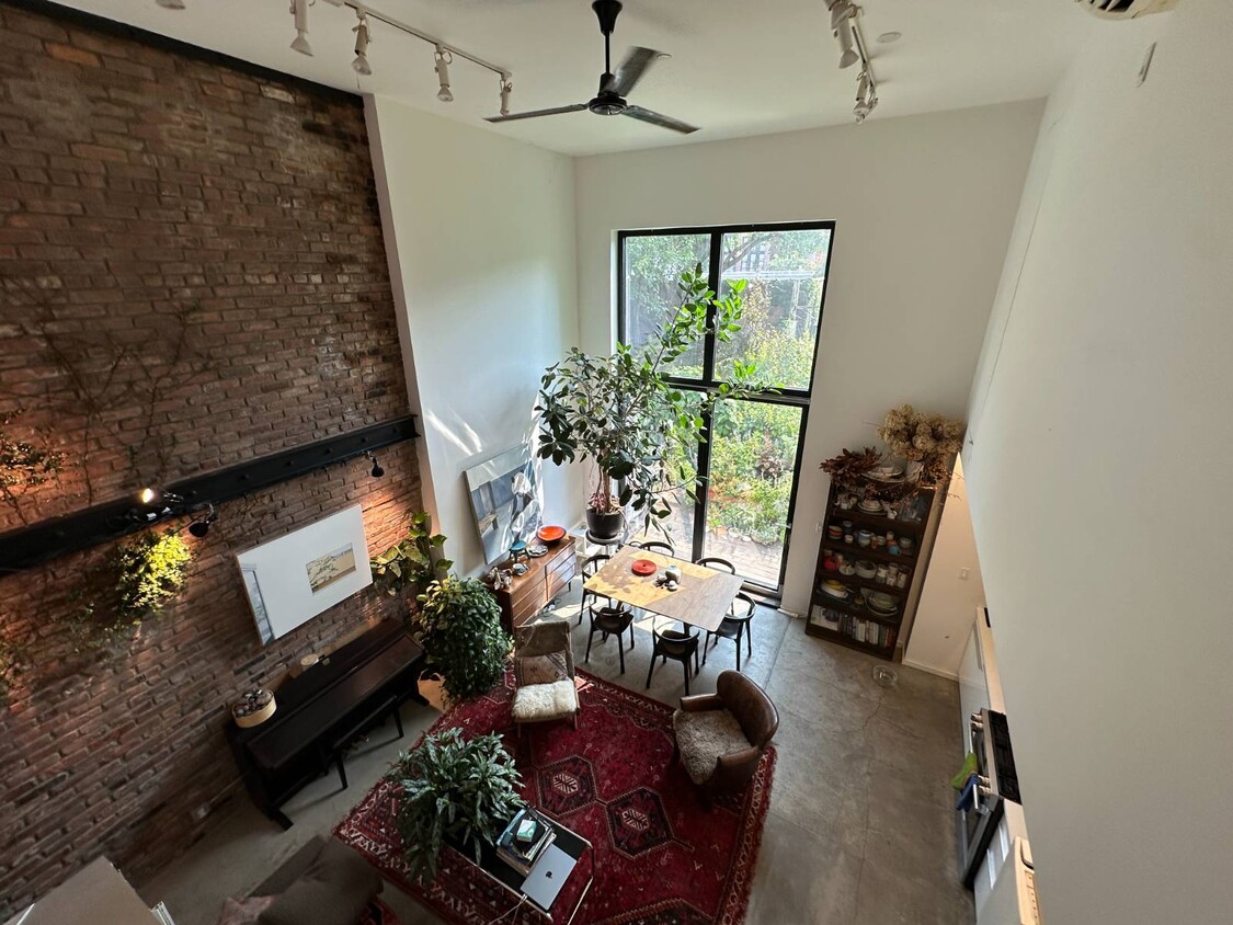 Primary Photo - 129 Pioneer St