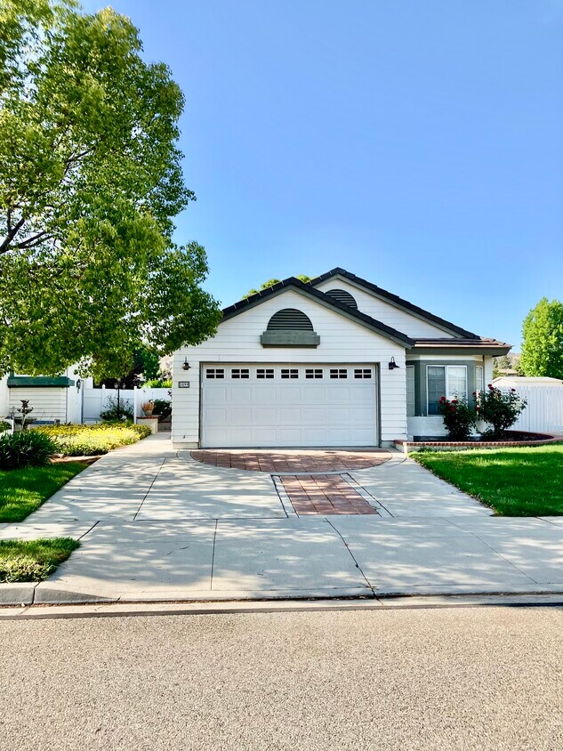 Primary Photo - 2899 Thicket Pl