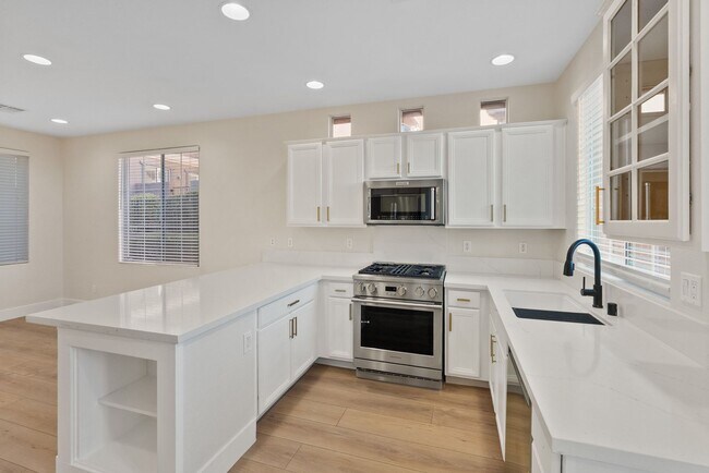 Foto del edificio - 3BD/2.5BA GUARD GATED SUMMERLIN HOME!