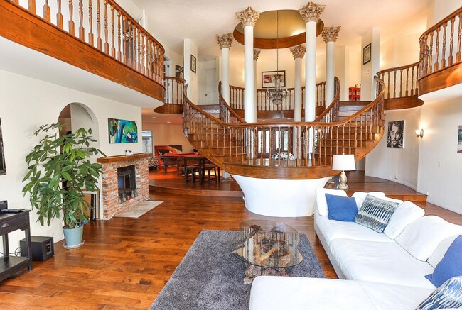 Foto del edificio - 1769 Ivy Rd