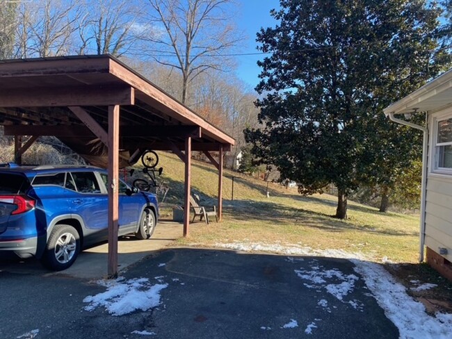 Building Photo - Charming Rental Rocky Mount