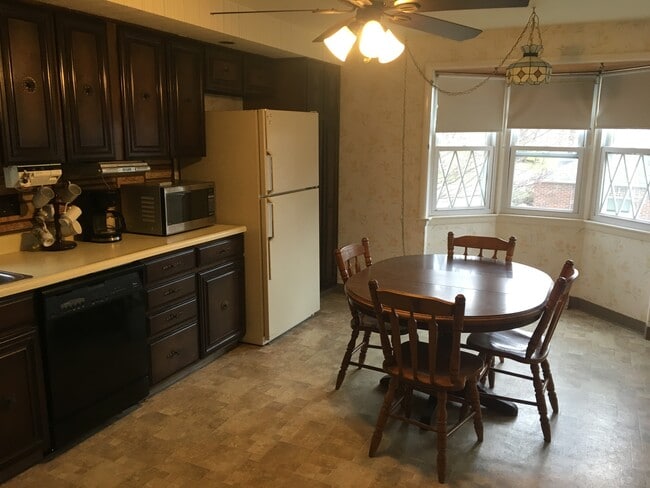 Building Photo - 209 Liberto Rd