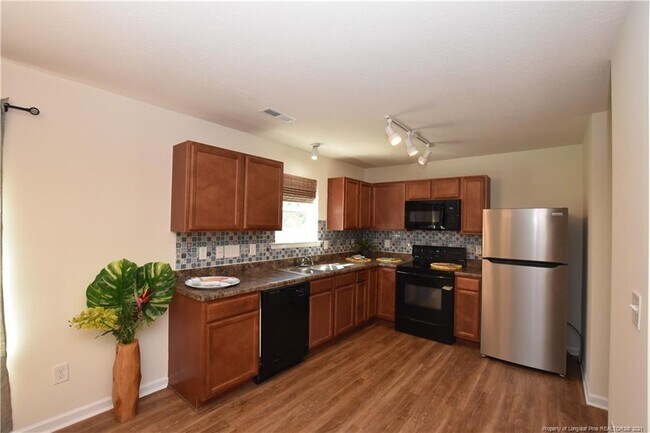 Building Photo - 71 Summerwood Ln
