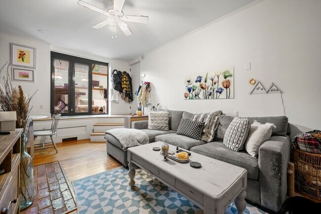 Foto del edificio - 347 Marlborough St