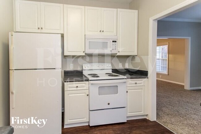 Foto del edificio - 2808 Lake Hill Ct