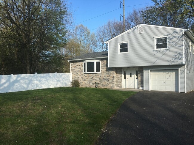 Outside Front view - 1769 Dakota St House
