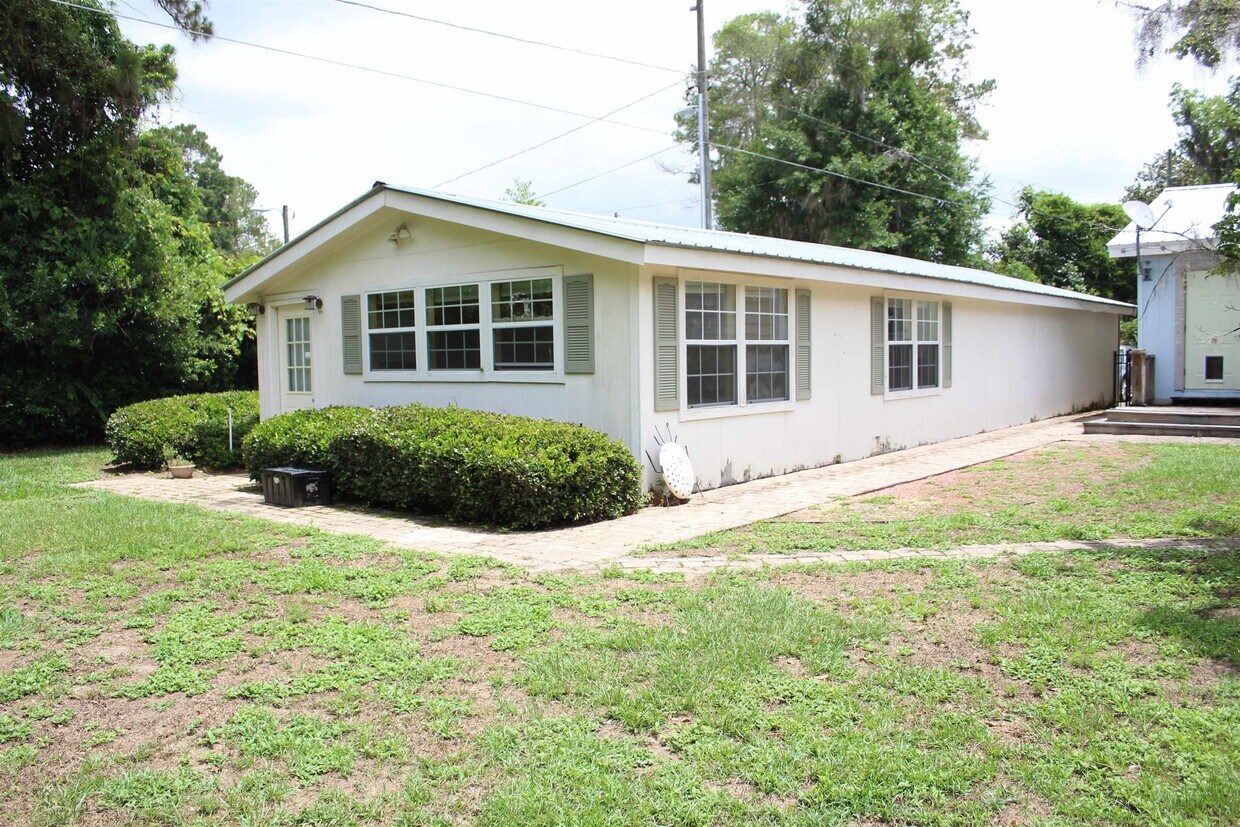 Primary Photo - 203 SE Seminole St