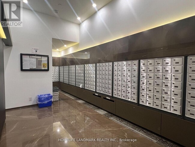 Building Photo - 101 Charles St E